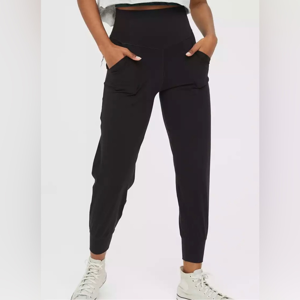 OFFLINE By Aerie Real Me Jogger Size Medium Black